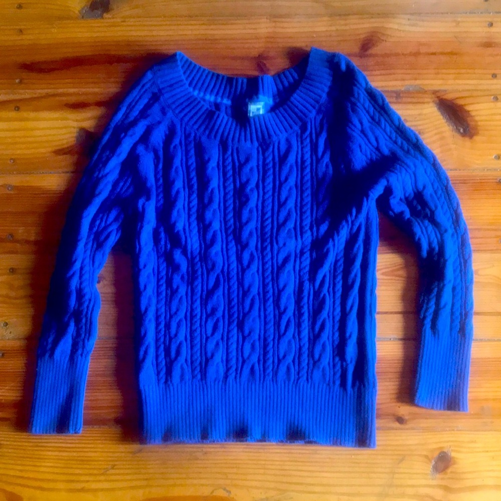 EUC JCPenney medium blue sweater